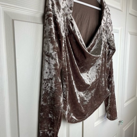 Free People Velvet Perfect Date Cowlneck Top Velvet NEW - Picture 5 of 7